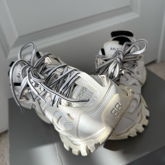 BALENCIAGO: WOMEN'S TRACK SNEAKER IN WHITE - Picture 14 of 17